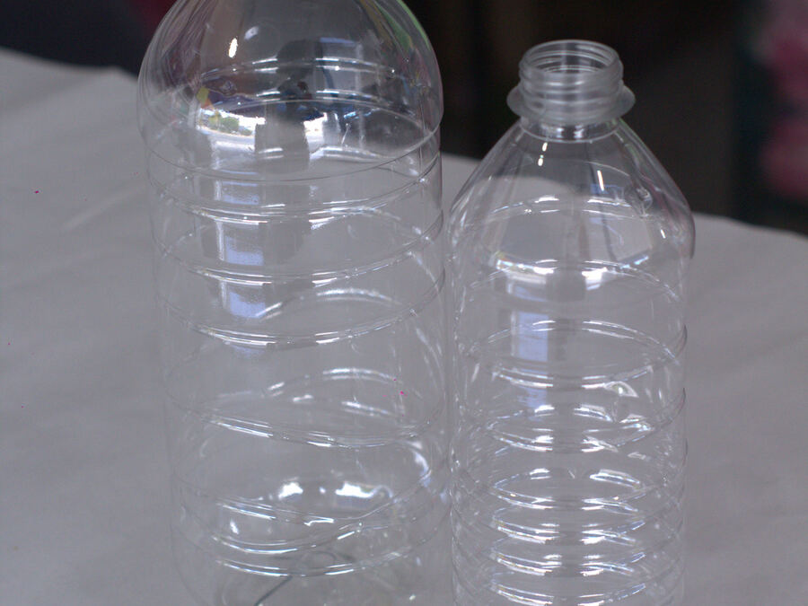 Botellas de plástico transparente vacías