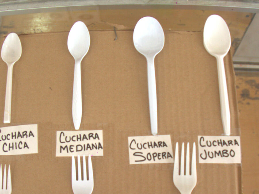 Cucharas de plástico en cuatro tamaños